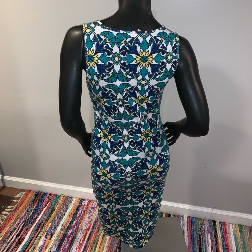 Pattern dress - Picture 3 of 5